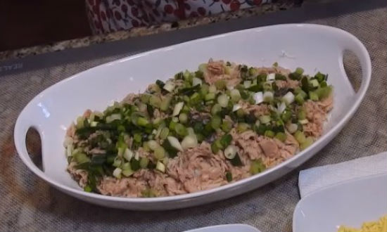 Вкусный и нежный салат «Мимоза», классический пошаговый рецепт с рыбными консервами