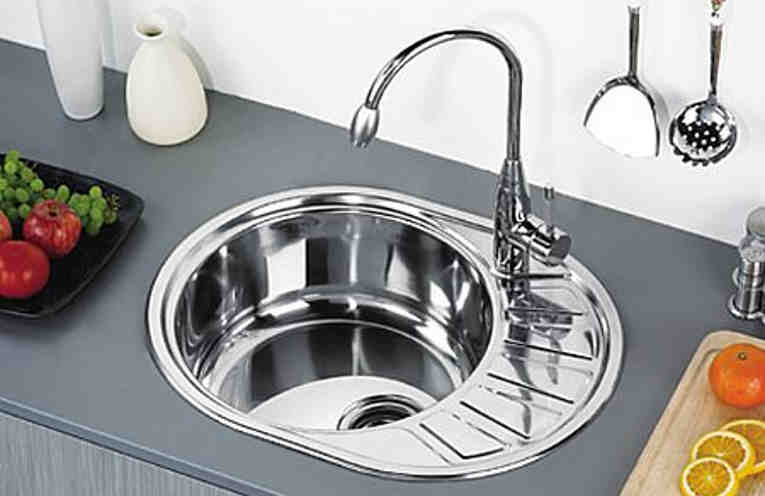Как придать металлическим поверхностям на кухне и в ванной сияющий блеск и глянец